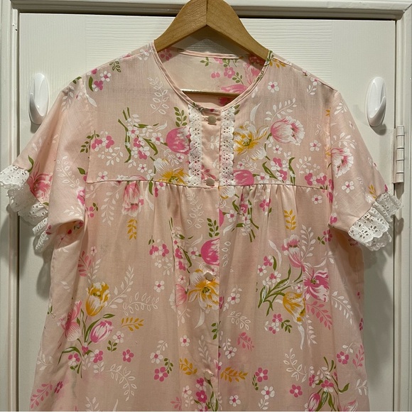 Vtg 70s Sears Perma Prest Long Robe Women’s Large Pink Floral Lace Ruffles USA - Picture 3 of 8